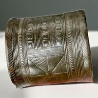 Bracelet ancien Manchette en bronze Edo, Bénin, Nigéria