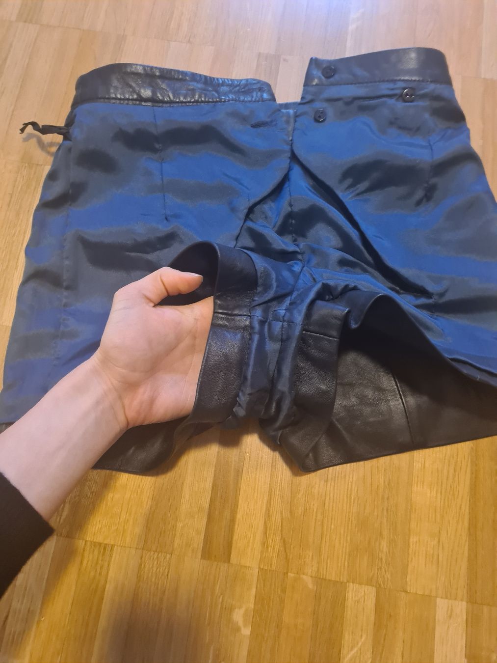 Pantaloni: Ledershorts Red Valentino Gr IT 40 – Usato da Kloten venduto da Kri23 5