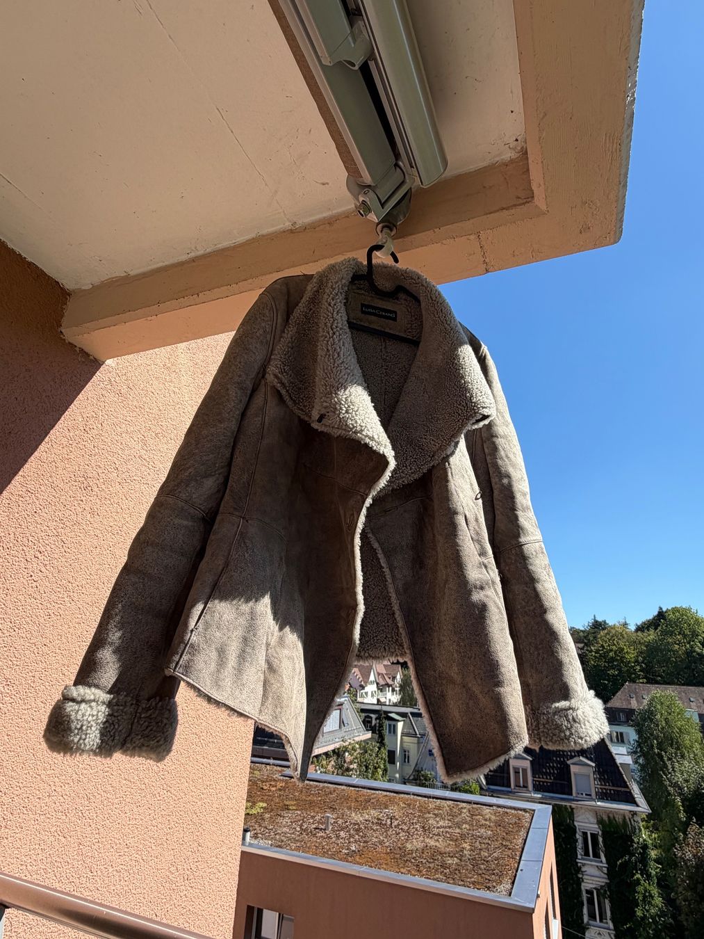 Giacche: Kuschelige Lammlederjacke, passt 34-36 – Usato da Zürich venduto da serendipity. 2