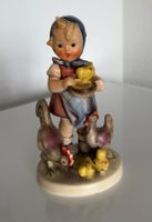 Hummelfigur Im Hühnerhof, Goebel, Figur 199/I, 60-er, 14 cm