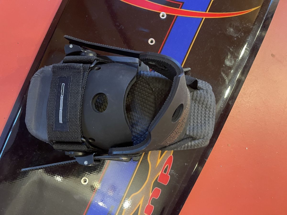 Surfboards & Schwimmbrette: Wakeboard Connelly Grösse M mit Bindung made in USA – Gebraucht aus Zürich von Helben 4