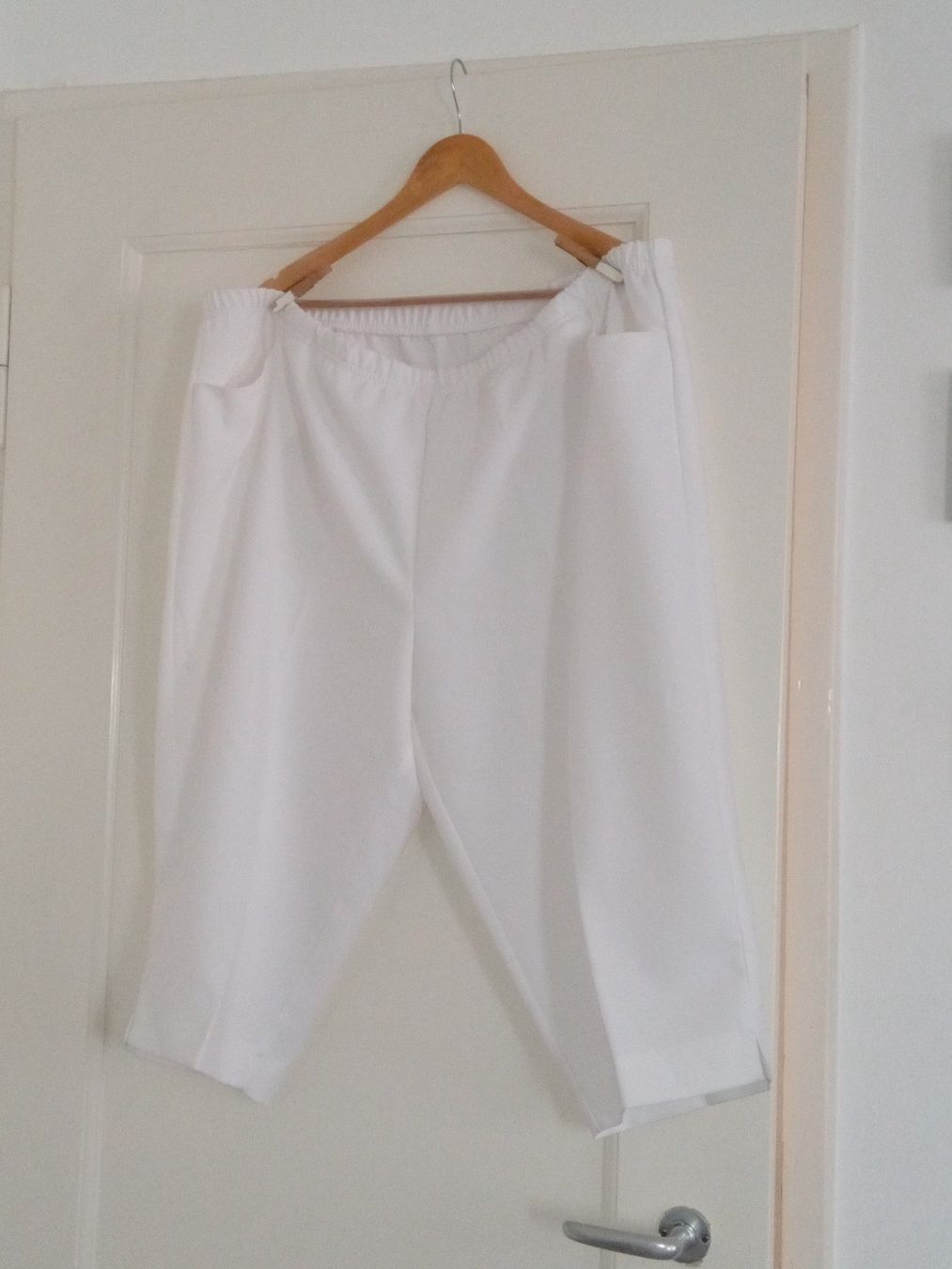 Pantaloni: Weisse Bermuda-Shorts Oversize Grösse 62 – Usato da Zürich venduto da Mitzi6 1