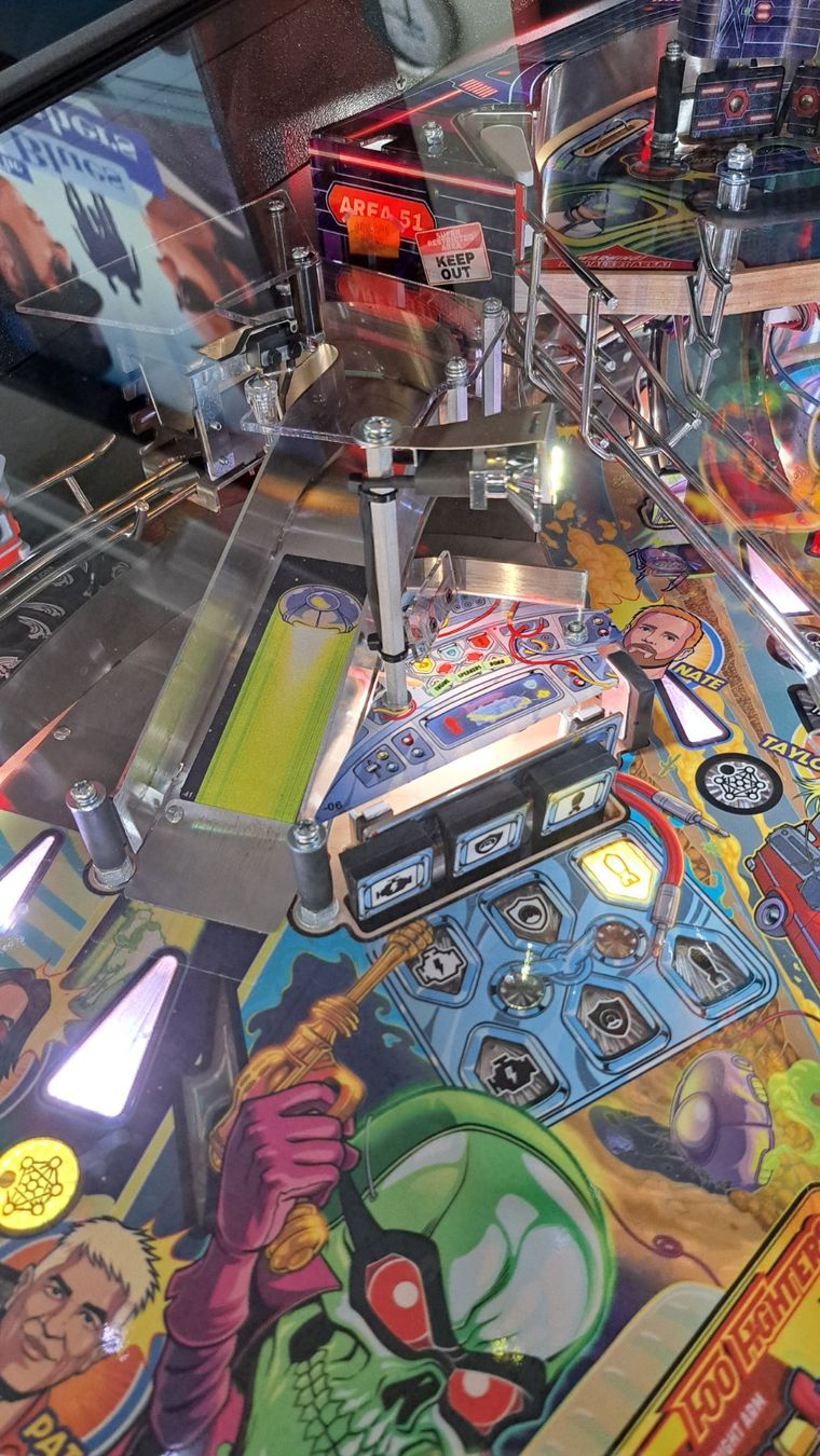 Stern Pinball Flipperkästen: Flipperkasten Foo Fighters Premium – Gebraucht aus Wil von meinflipper 5