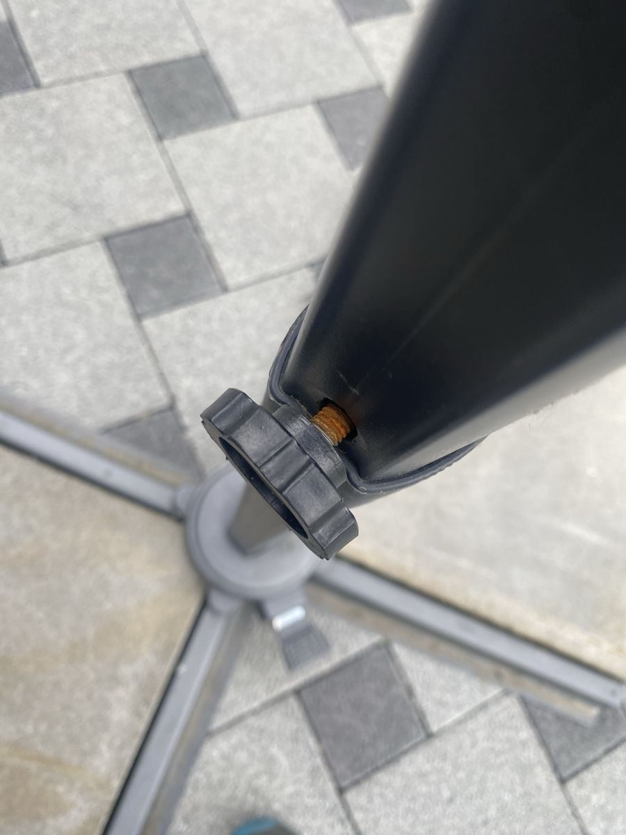 Parasols: Sonnenschirm mit 4 Gartenplatten – D'occasion à Beromünster par Mikala 9