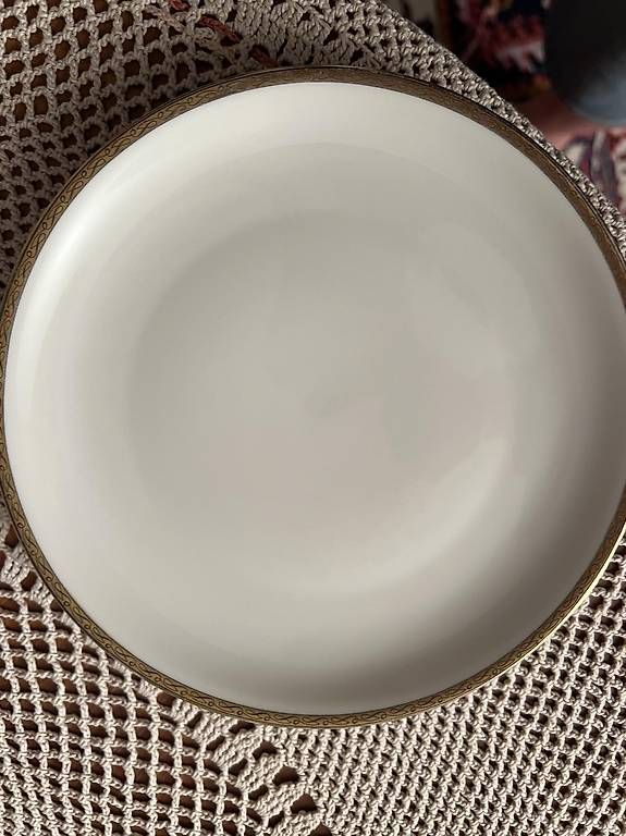 Set di piatti: Geschirr Eschenbach bavaria mit Goldrand – Usato da Münchenstein venduto da Bambie02 1