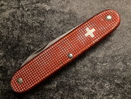 Altes CH-Militäsackmesser "ELINOX OLDCROSS ALOX ROUGE“ schön