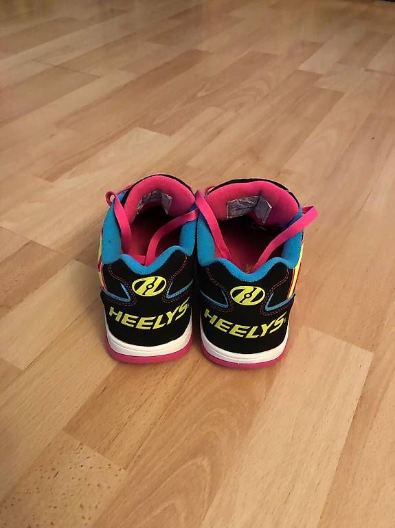 Pattini in linea & Pattini a rotelle: HELLYS Schuhe mit Rollen – Usato da Spreitenbach venduto da V.Tasev 1