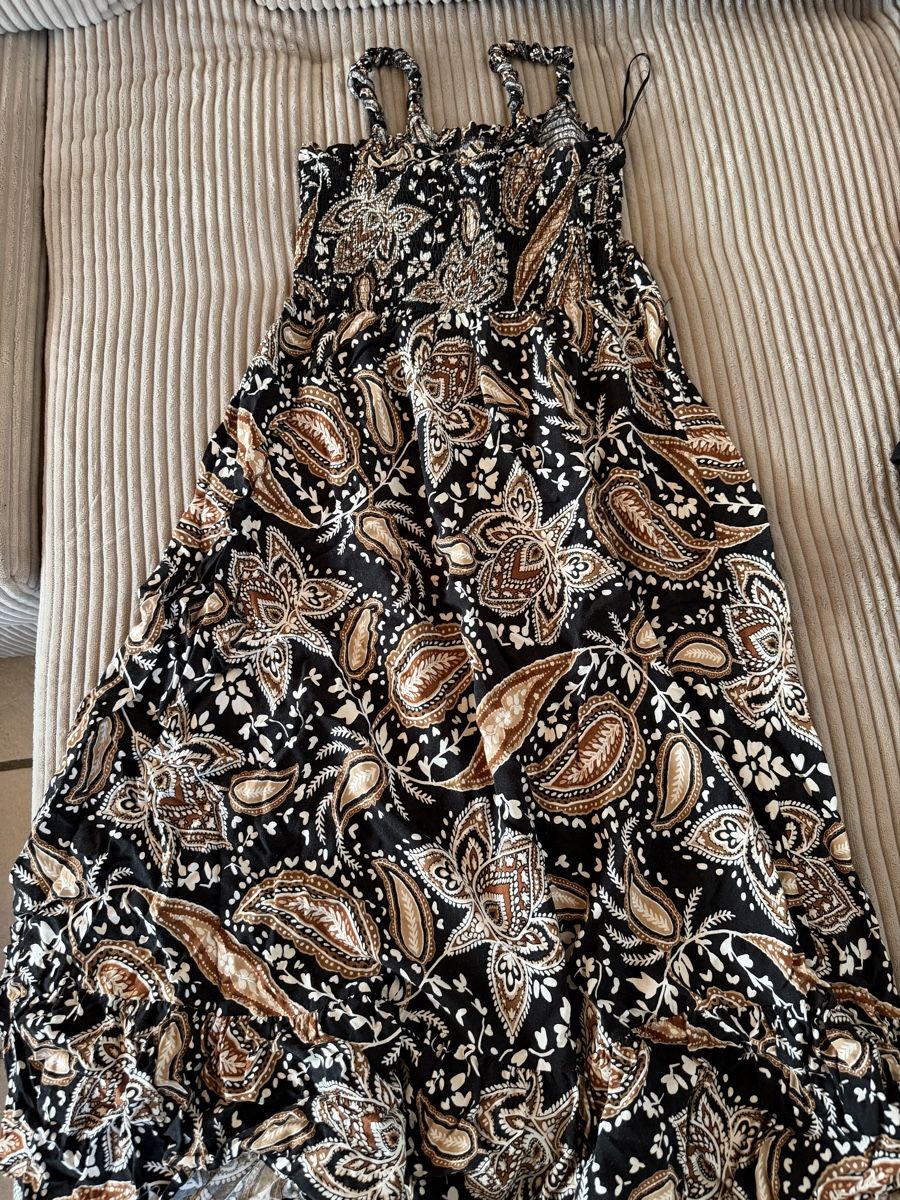 Vestiti: neuwertiges langes Kleid von Chicoree Grösse M – Nuovo (secondo la descrizione) da Recherswil venduto da luca_v