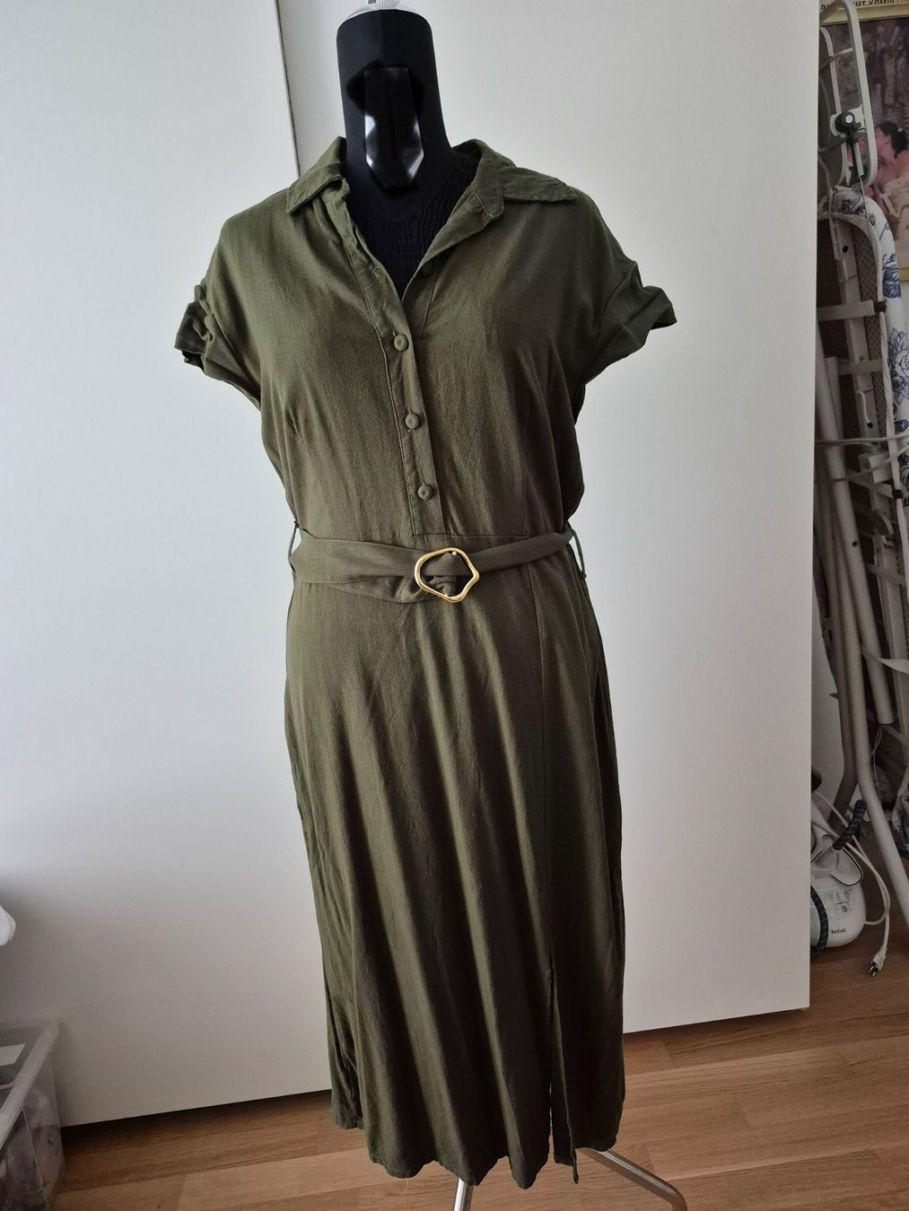 Kleider: Kleid, grün Leinen, grösse L – Gebraucht aus Lumino von columbs