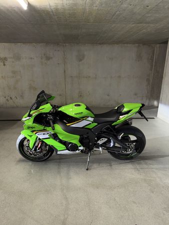 Kawasaki ZX-10R 2025 - / 900 KM