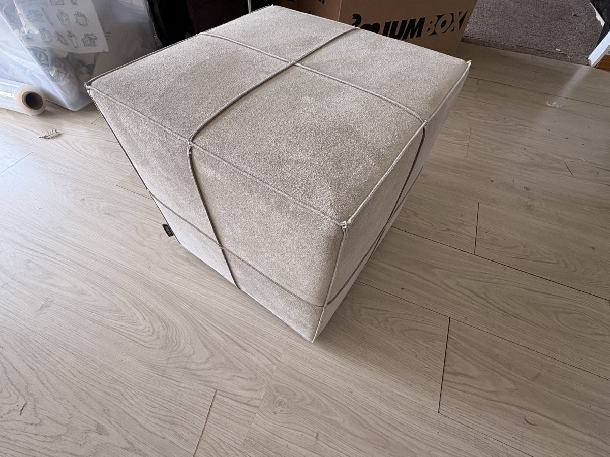 Minotti Sgabelli: Minotti Hocker aus Wildleder  – Usato da Kilchberg ZH venduto da bau_x7vy