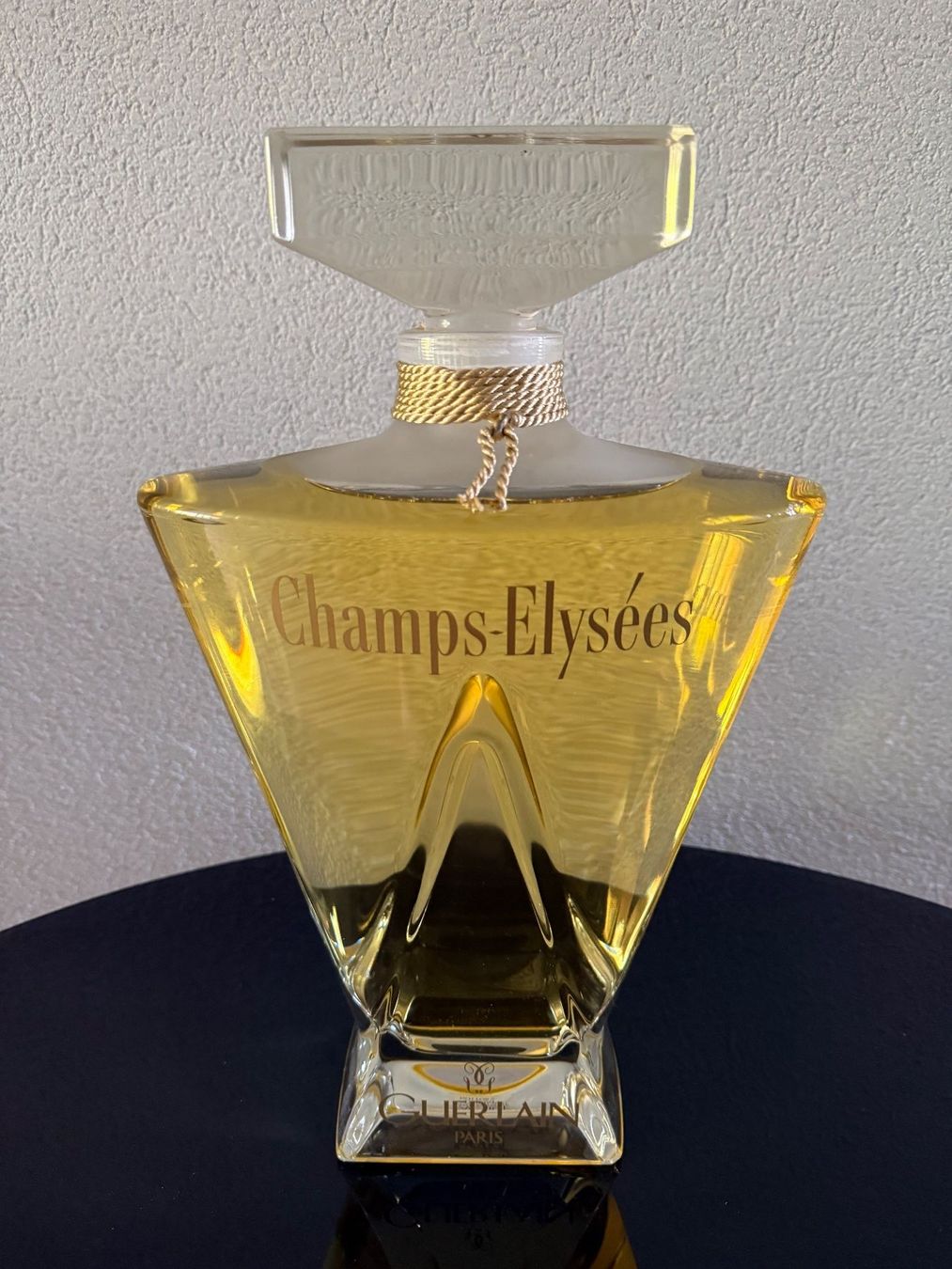 Guerlain Flacons: GUERLAIN - Grossfactice Parfum Champs-Elysées – Gebraucht aus St. Gallen von aracne
