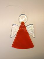 Hübscher Engel aus Glas in rotem Kleid (handgefertigt)