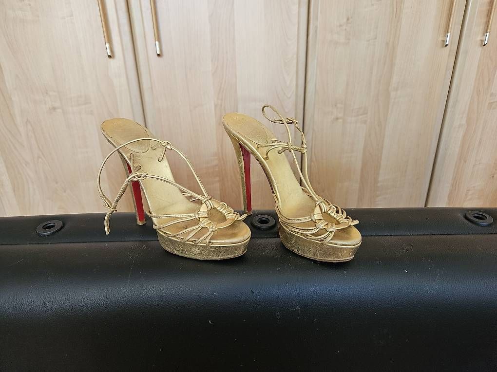Scarpe da donna: Louboutin 140 couleur or taille 36 1/2 – Usato da Bernex venduto da Steph730