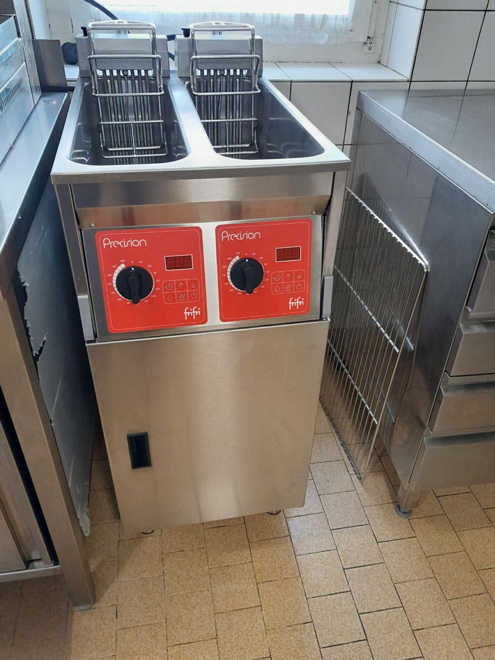 Frifri Elettrodomestici da cucina: FriFri Precision 422 Standfritteuse – Nuovo (secondo la descrizione) da Appenzell venduto da adlerhotel