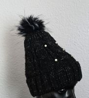  Warme Mütze schwarz mit Perlen und Bommel gefüttert