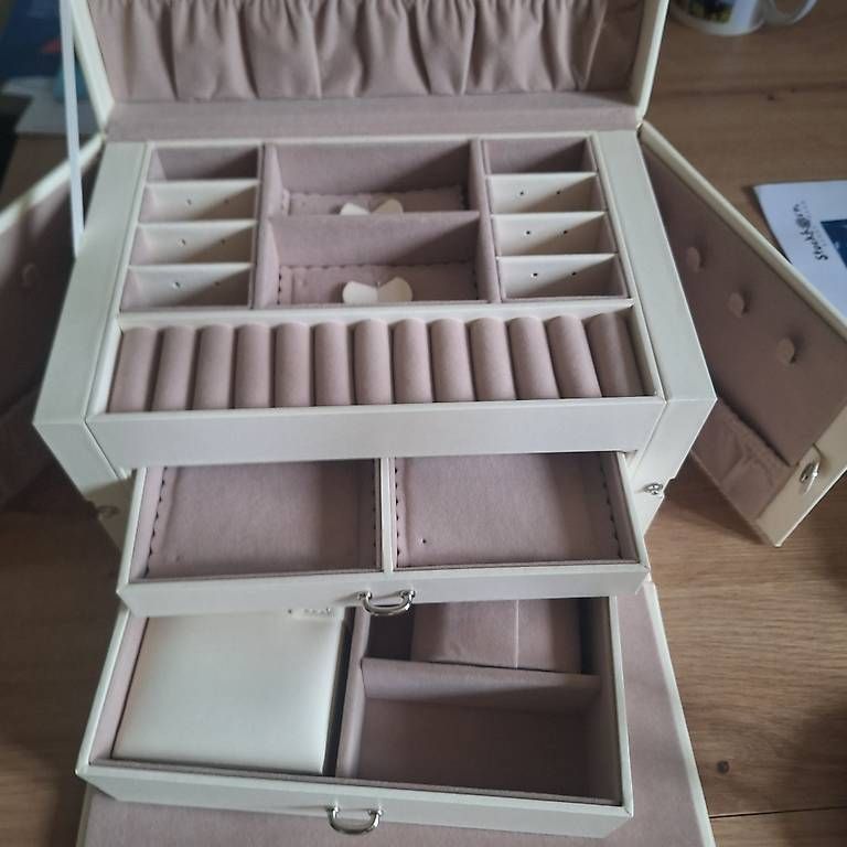 Portagioie: Schmuckkasten – Usato da Madiswil venduto da Oleander2 1