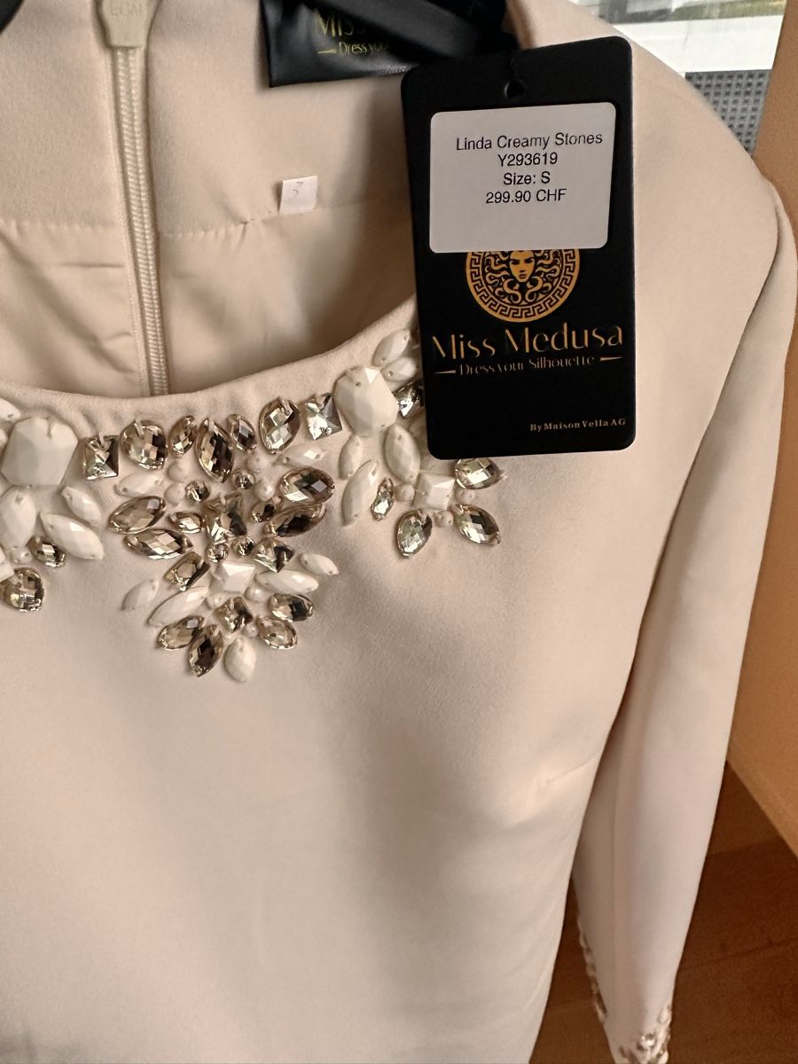 Vestiti: Creamy dress – Nuovo e nell'imballaggio originale da Zürich venduto da fed_vh9n 1