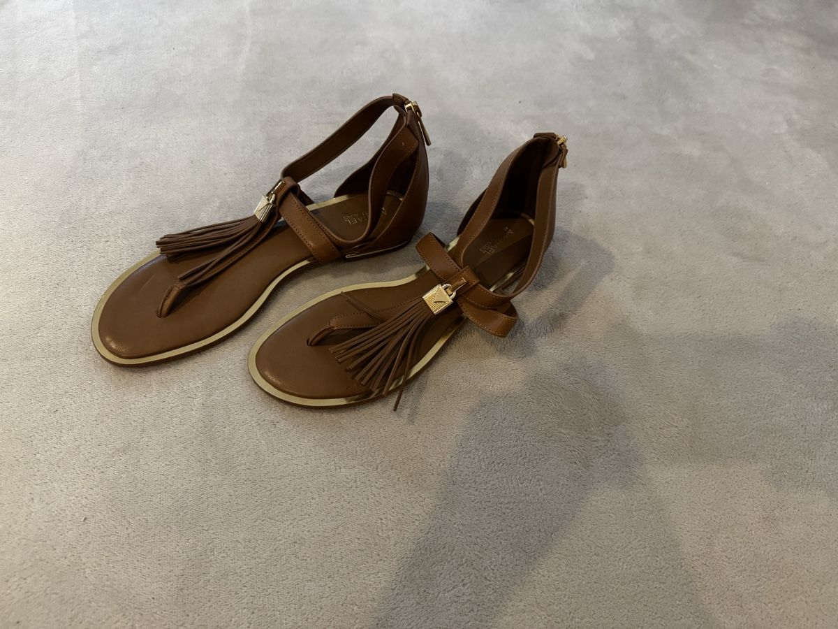 Michael Kors Chaussures femmes: Michael Kors Sandalen Grösse 7.5 – D'occasion à Madetswil par slougan88 1