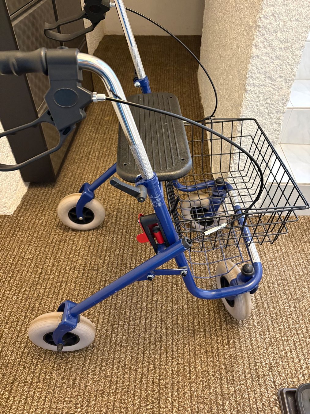 Gehhilfen: Rollator blau mit Korb und Sitz – Gebraucht aus Niederbuchsiten von Mer75