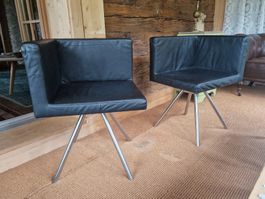 Design Eckstuhl schwarz Leder Metallbeine guter Zustand