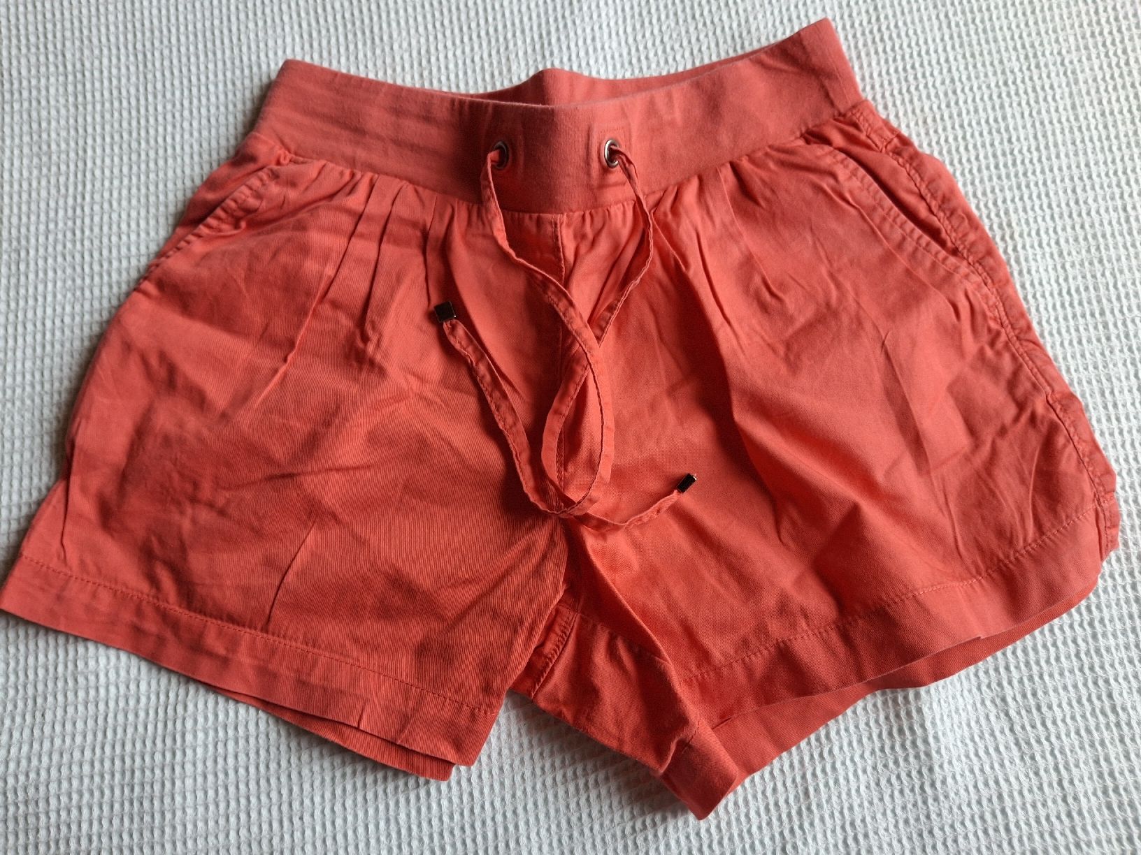 Orsay Pantaloni: Short rouge taille XS 100% coton marque Orsay  – Usato da Villiers venduto da san_jn5w