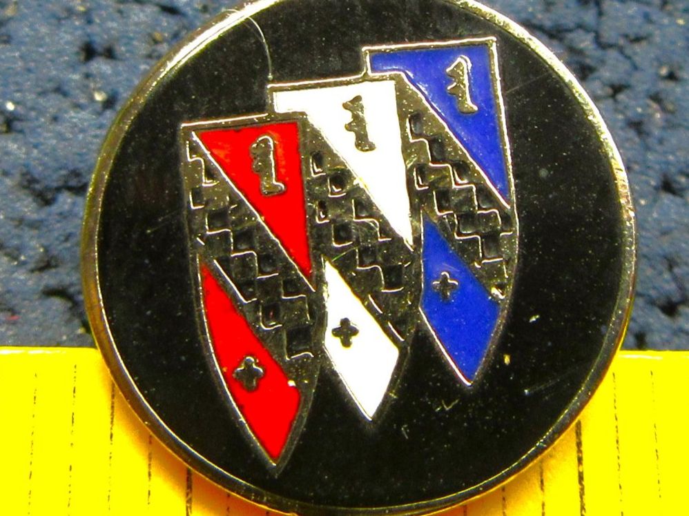 Buick Placchette & Badge: BUICK TREE SHIELD AUTO LOGO PIN ENAMEL KLEIN-FEIN – Usato da Ettingen venduto da Hausi4711 1