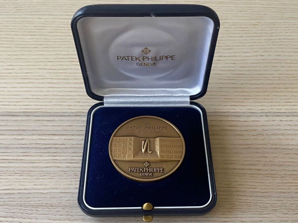 Patek Philippe Uhren: PATEK PHILIPPE Medaille in Bronze – Neu (gemäss Beschreibung) aus St. Gallen von galluswatches
