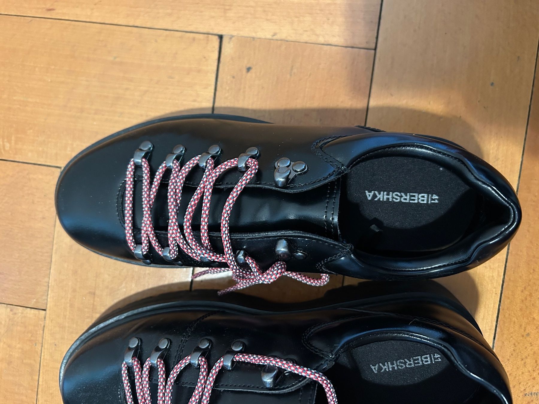 Bershka Scarpe da uomo: Schnürschuhe mit Metalldetails TrekkingStil Bershka Gr. 41 – Usato da Rorschacherberg venduto da Svebe 4