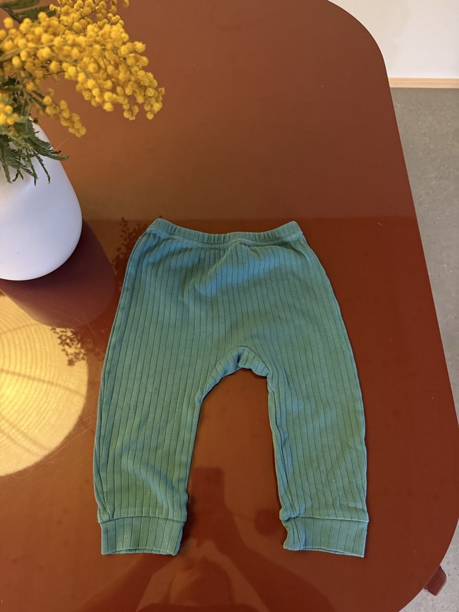 Hosen: Baby Hose Rippenmuster, Grösse 80 – Gebraucht aus Langenthal von vik_v5ml