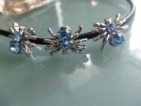 Perle (finte): Metallperle mit Strass  Spinne  blau – Nuovo (secondo la descrizione) da Alpnachstad venduto da perlengaby 2