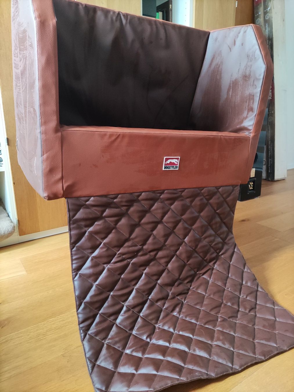 Dogstyler Cucce & Letti: Stilvolles Hunde Transport Nest – Usato da Arboldswil venduto da Ve1774