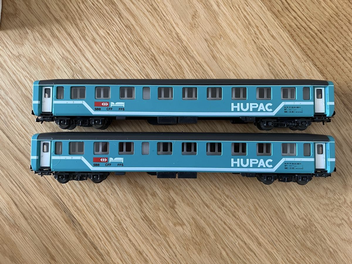Lima Modelleisenbahnen: 2x Hupac Begleitwagen SBB Lima  – Gebraucht aus Basel von Re620_11627 2