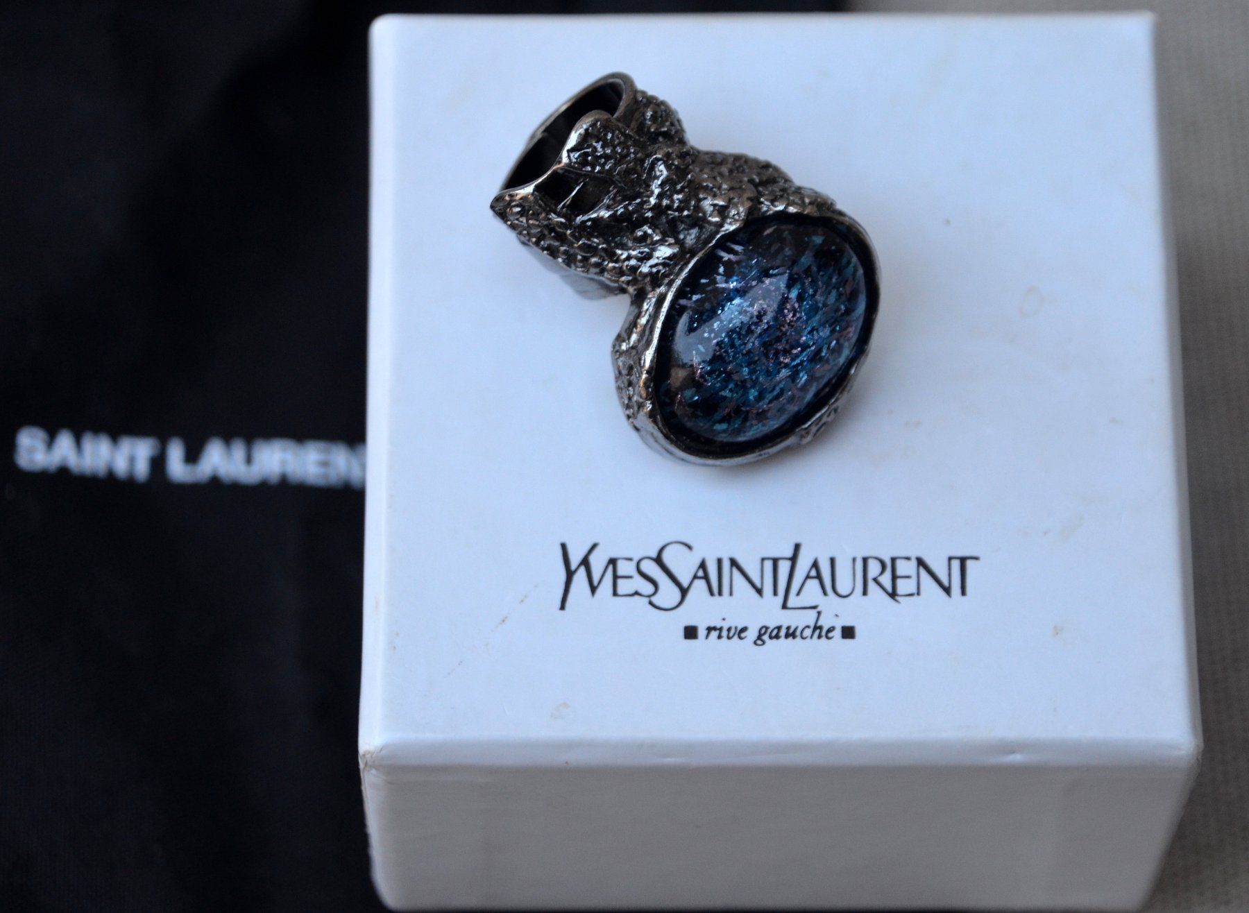 Saint Laurent Anelli: Yves Saint Laurent Arty Ovale Ring bague 6 – Usato da Collonges venduto da Auganien