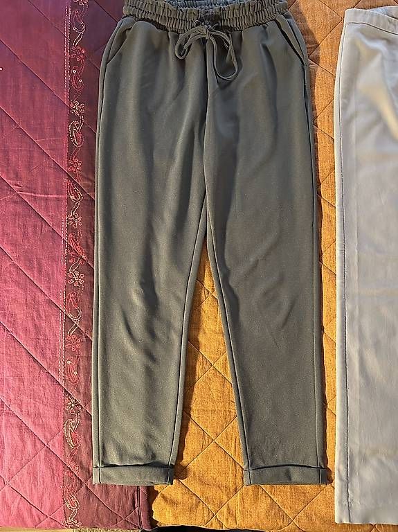 Pantaloni: 2 Damen Hosen 36 – Usato da Therwil venduto da jas_vpt8 3