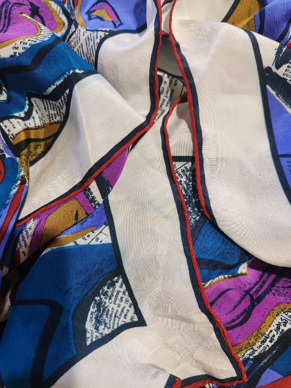 Foulard & Sciarpe: Foulard en soie multicolore imprimé  – Usato da Niedergösgen venduto da Eva2410 2