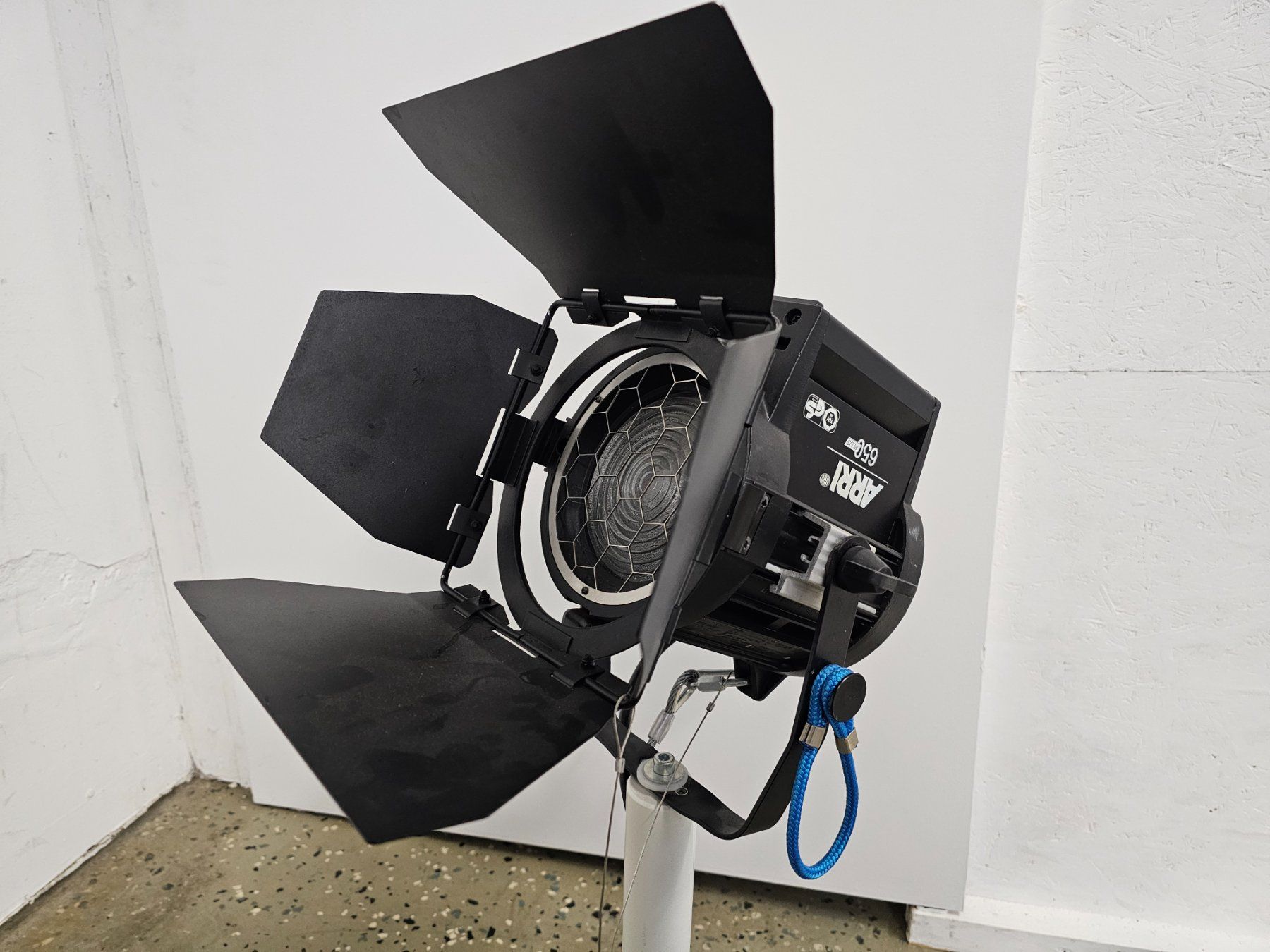 Arri Fari: Arri 650 Plus Theater-Scheinwerfer – Usato da Neuhausen venduto da PBMG