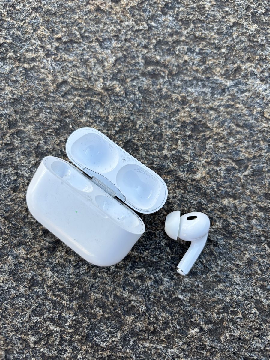 Apple Cuffie: AirPods Pro 2 Rechts Usb C – Usato da Bern venduto da Lordy