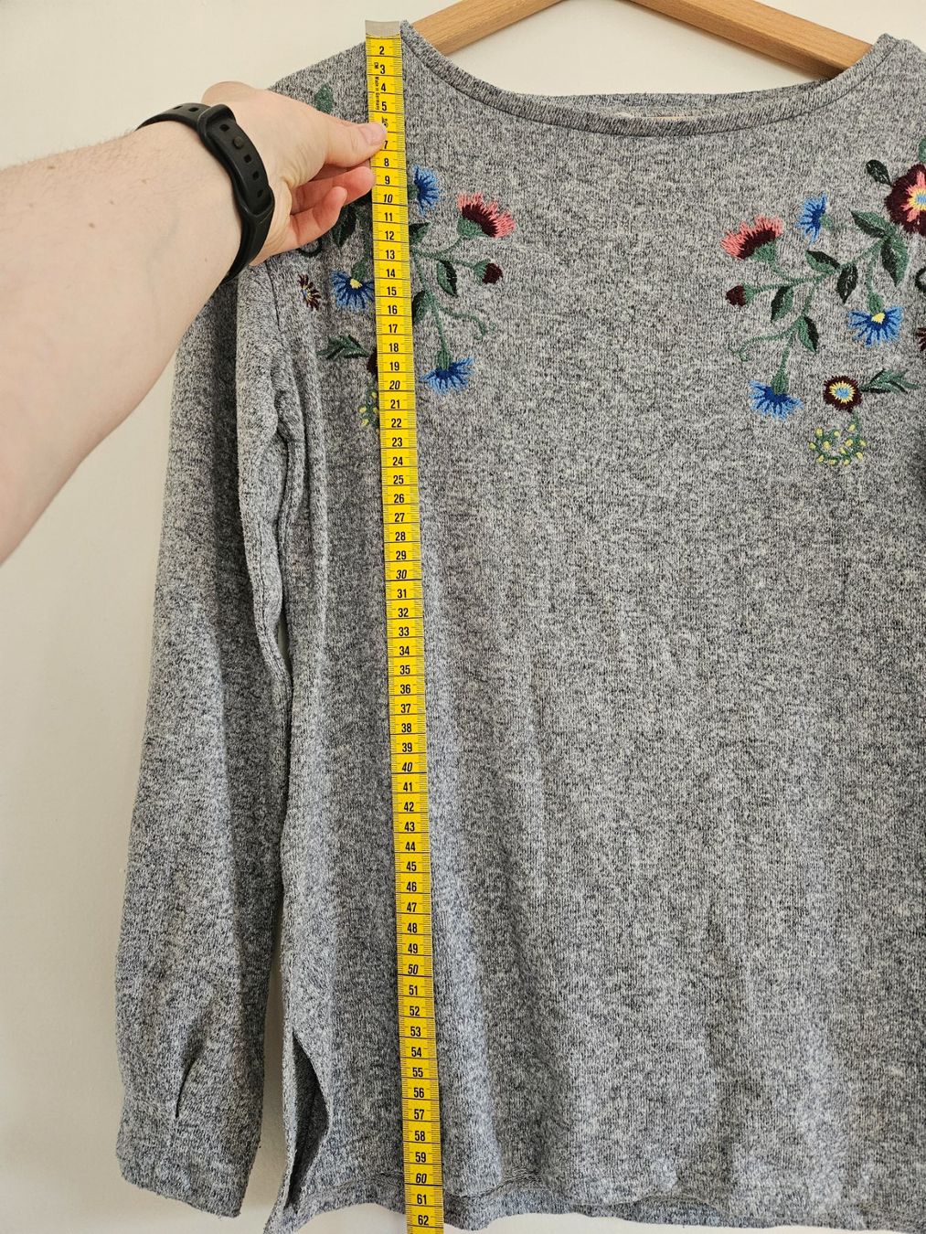 Pullover & Sweatshirts: Grauer Pullover mit wunderschönen Blumen Gr.XS – Gebraucht aus Schaffhausen von sabrina915 3