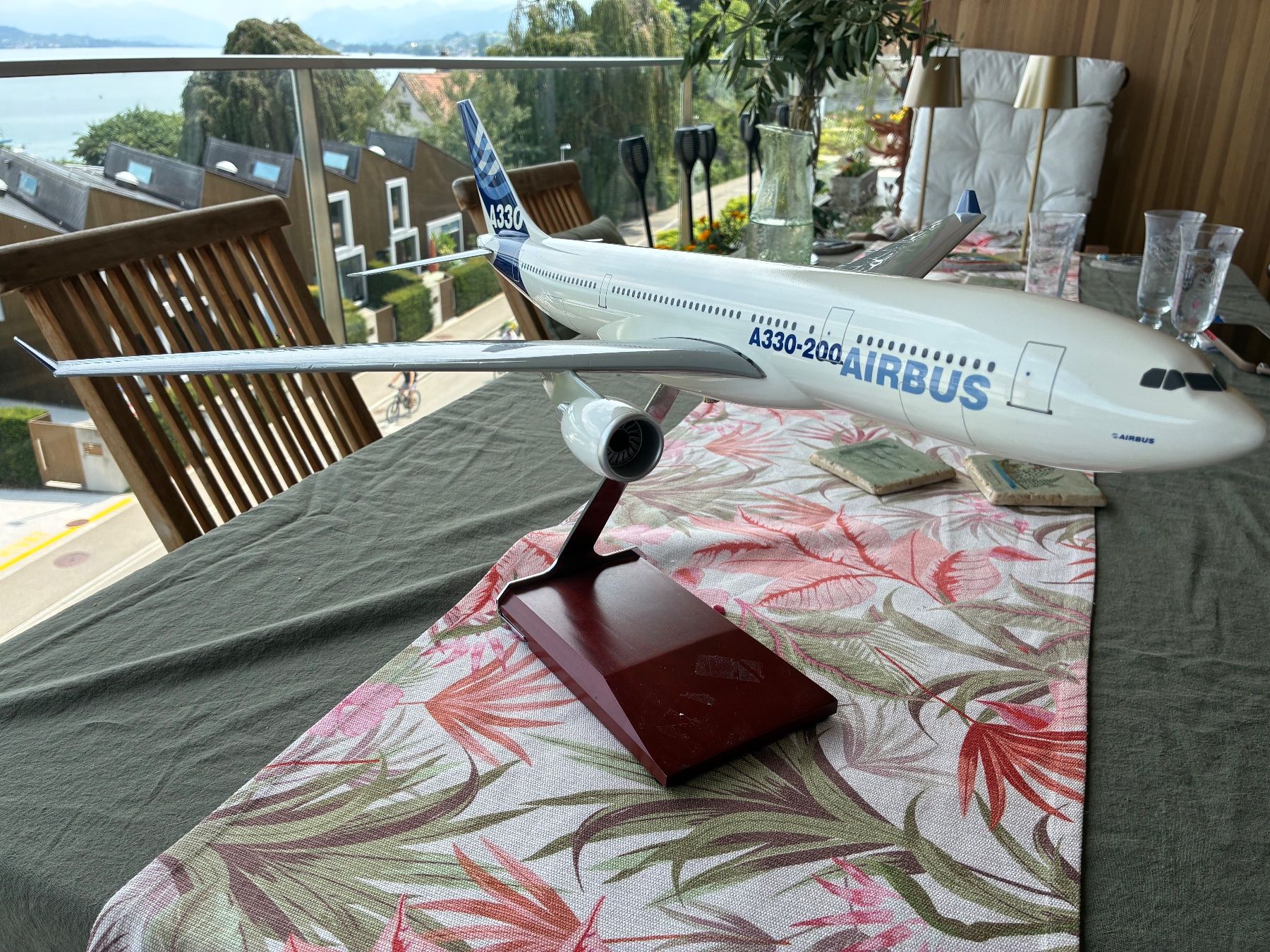 Airbus Kits de montage: Airbus A330:200 Modell 1:100 – D'occasion à Horgen par Rneises21 1