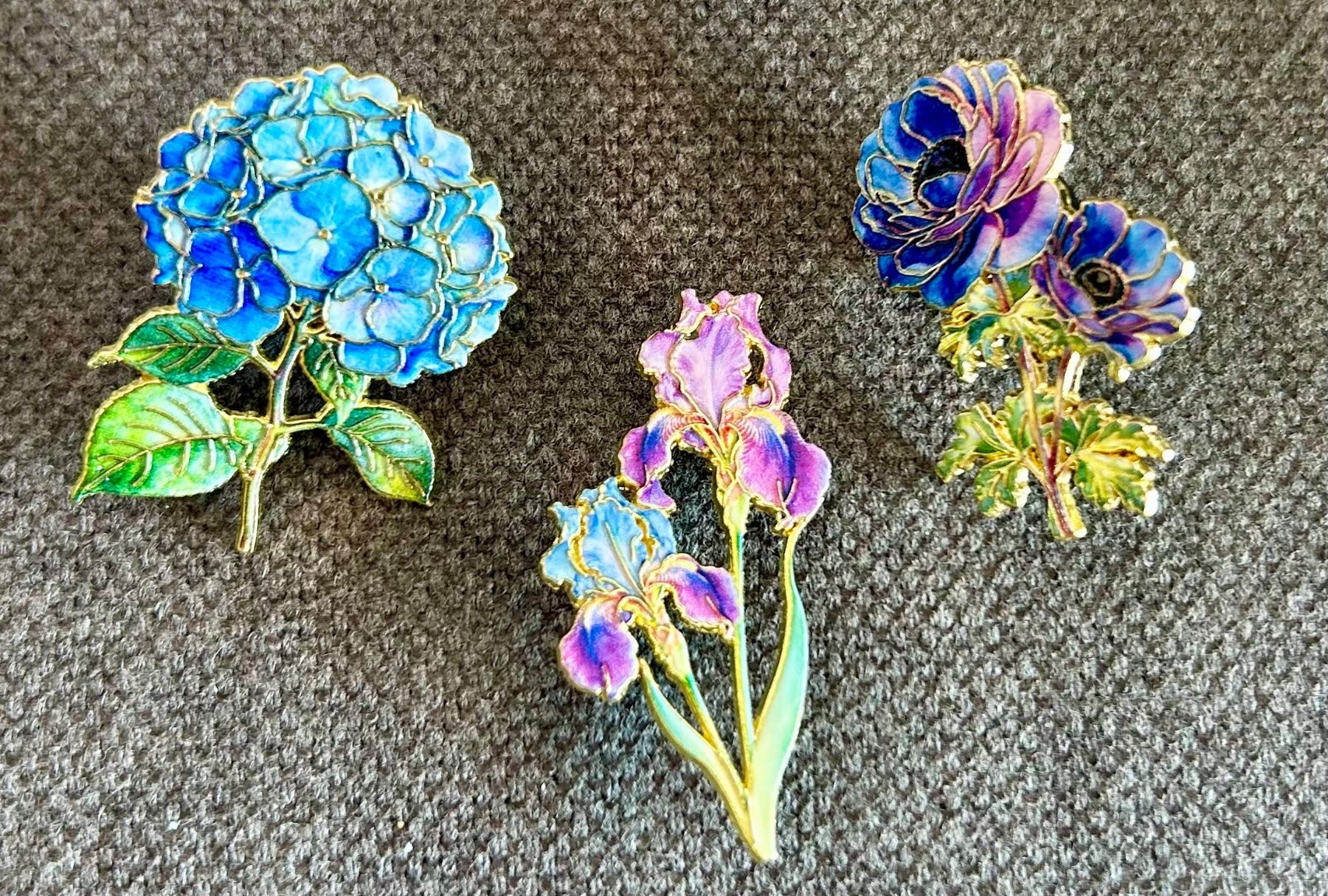 Plaquettes & Badges: 3x Pin Blumen – Neuf avec emballage d'origine à Geneve par vane267