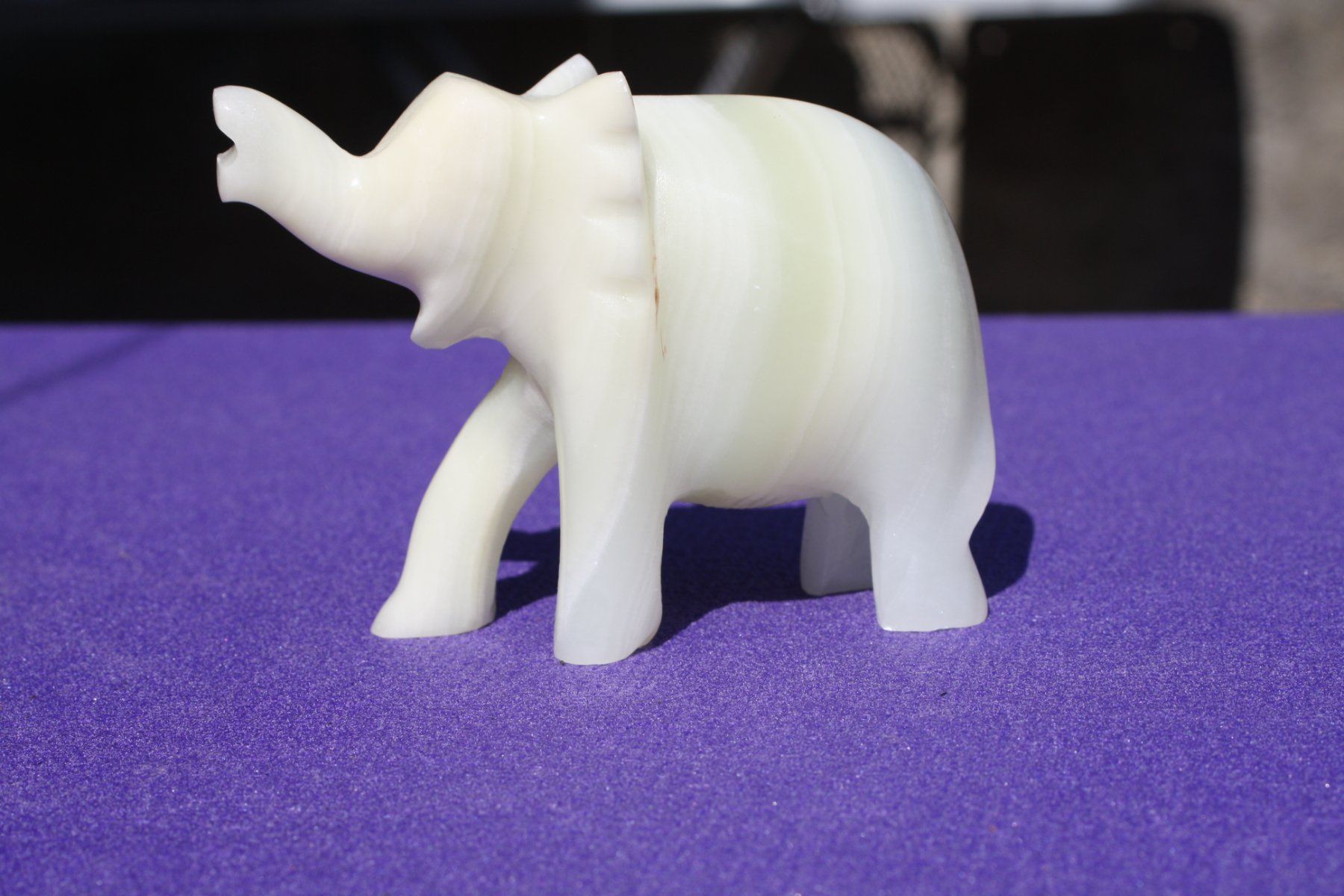 Figurines: ELEFANT JADE? – D'occasion à Wauwil par Pneuedy