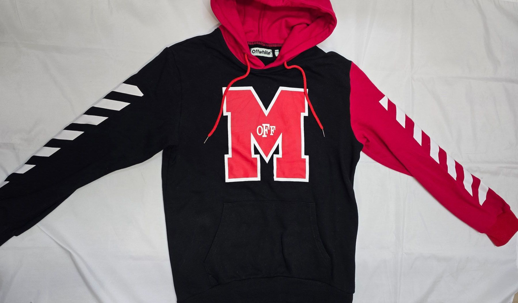 Maglioni & Felpe: Off White Hoodie Black/Red Gr. L – Usato da Löhningen venduto da Sanmyk 2