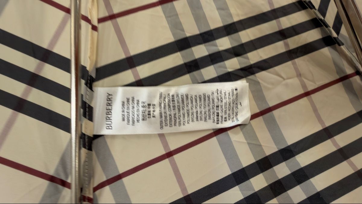 Burberry Ombrelli: Burberry Schirm mit Holzgriff, Neu – Nuovo e nell'imballaggio originale da Lachen SZ venduto da HelvetiaLuxury 7
