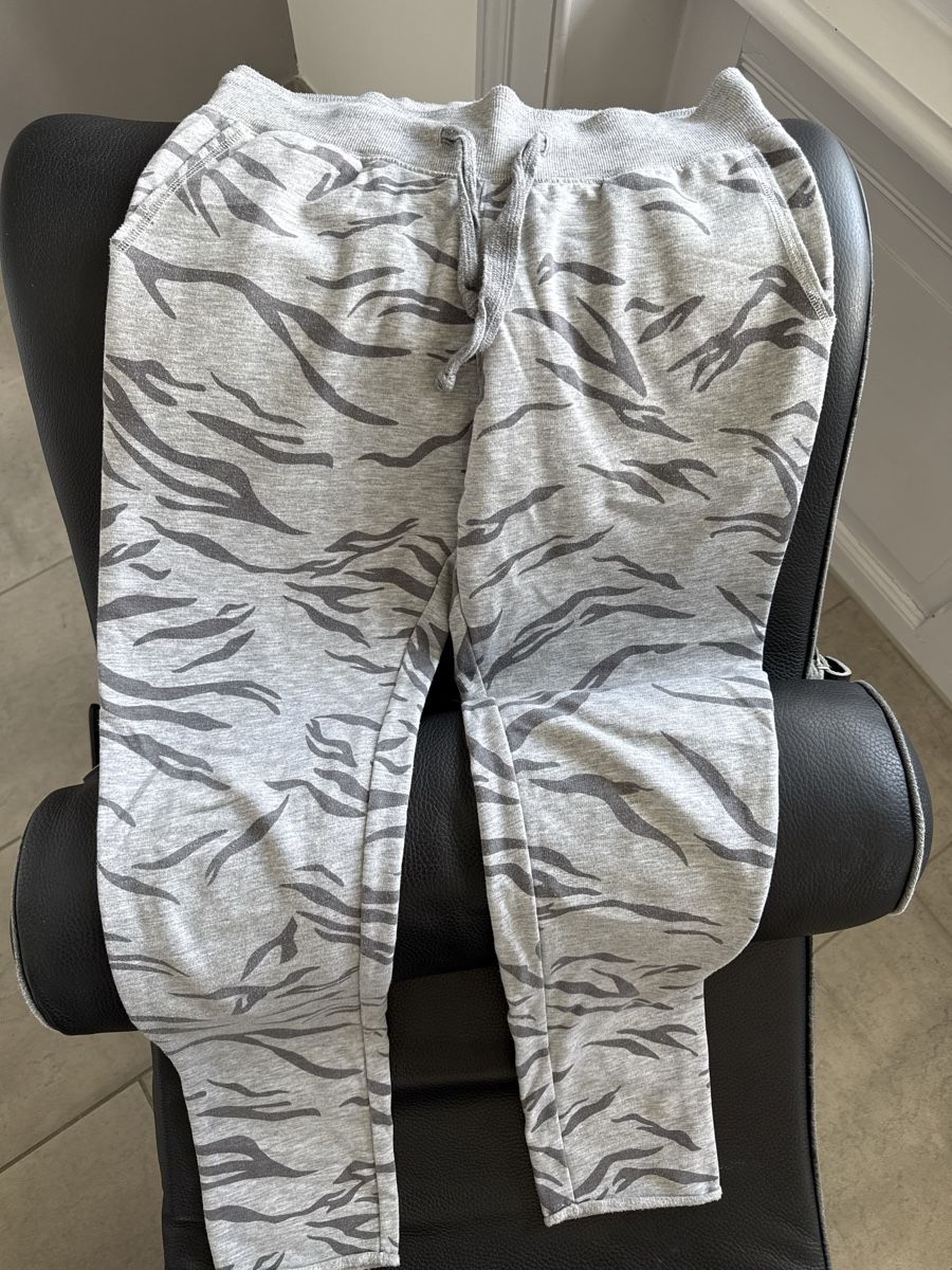 Pantaloni: Juvia Hose gut erhalten – Usato da Luzern venduto da Fullmoon68