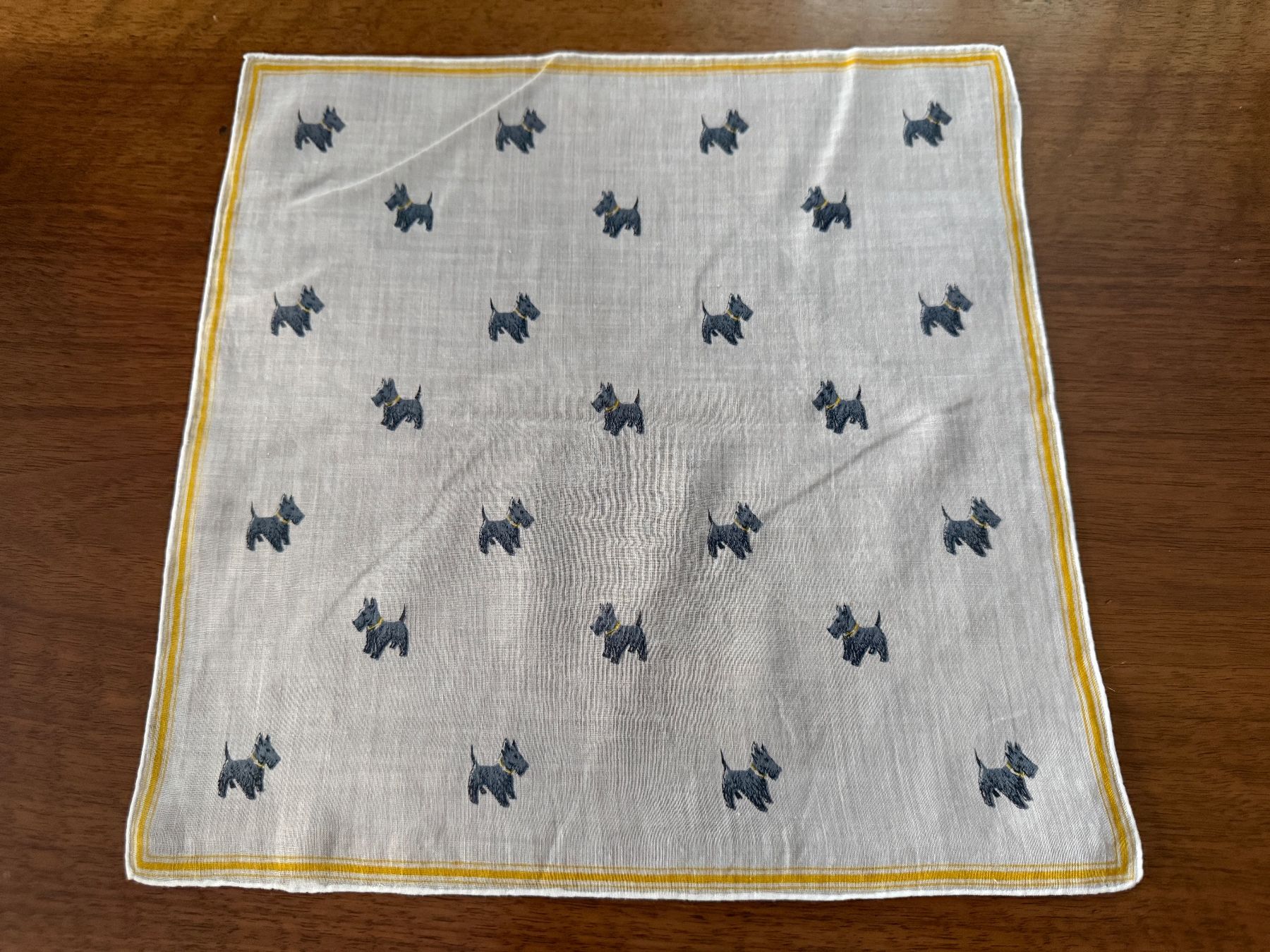 Altro in  Abbigliamento & Accessori: Taschentuch mit Scottie Hunde Muster – Usato da Erstfeld venduto da Mario_boe0 1