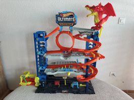 Hot Wheels Ultimate Garage mit Drachen – gebraucht