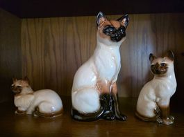 3 chats siamois en porcelaine Goebel