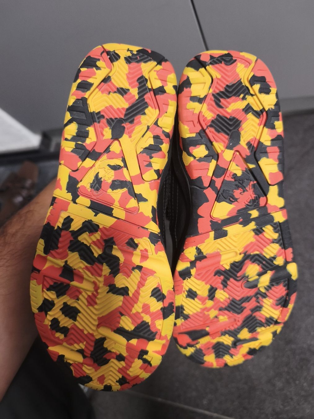 Scarpe per ragazzi: Kinder-Sneaker – Grösse 35 – Usato da Chur venduto da tun_dy8m 2