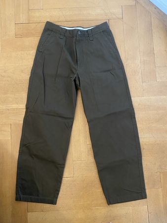 Sehr schöne olivgrüne Hose von Uniqlo, Größe 34, ungetragen